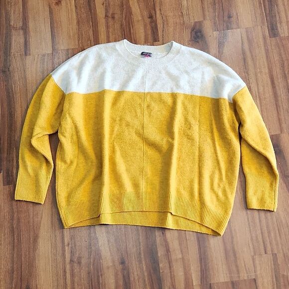 Vince Camuto Oversized Sweater - Picture 1 of 4